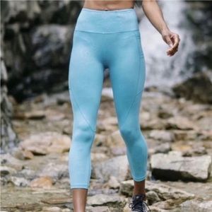 Zyia Aqua Paradise Pocket Light n Tight Floral Crop Capri Leggings Size 12 NWT